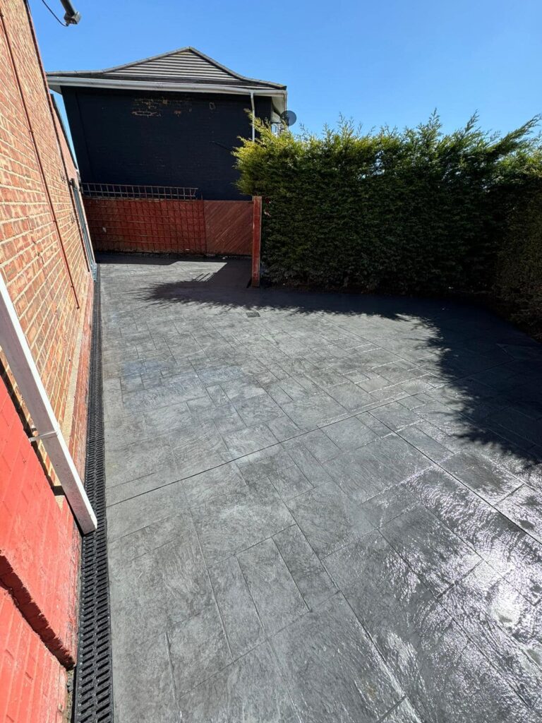 Concrete imprint in dark grey