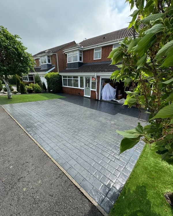 London Cobble Concrete Imprint Driveway in the colour steel grey